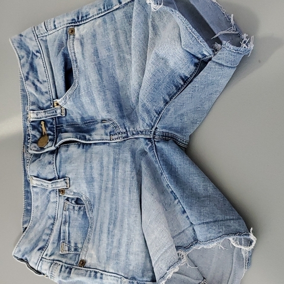 American Eagle size 2 super super stretch mid rise jean shorts - Picture 5 of 8